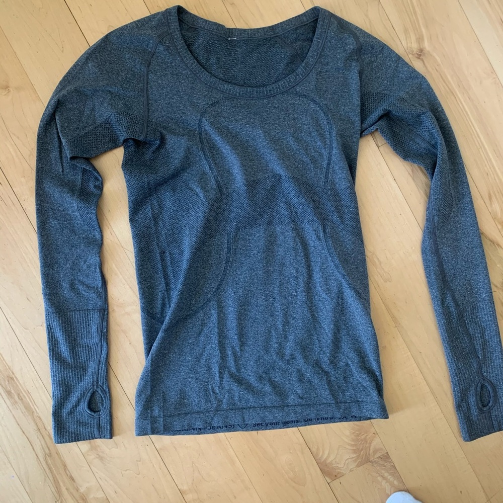 Lululemon grey long sleeve swiftly tech!